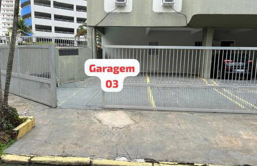Apartamento Praia das Astúrias, 2 minutos de caminhada para praia, piscina, garagem demarcada, cama Queen - Foto 41