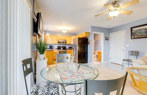 Walk to Eastern Point Beach Apt with Water View! - Foto 9