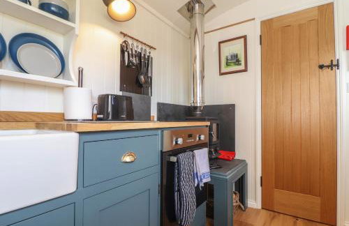 Bosulla Shepherds Hut - Photo 9