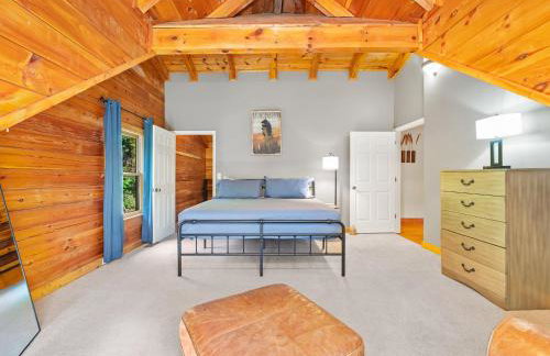 Cabin 3 Miles off I-40-hot tub-firepit-secluded better than a Hotel - Photo 19