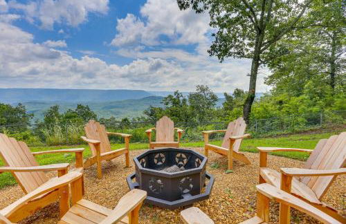 Mtn-View Gem Flat Rock Retreat with Deck and Grill! - Foto 1