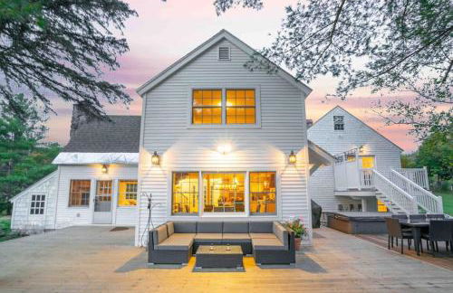 The Villa - Industrial Farmhouse with Hot Tub - Photo 4