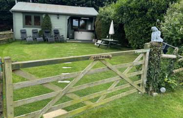 Cosy 2 BR cabin on coast private hot tub ' Driftwood ' - Photo 1