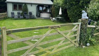 Cosy 2 BR cabin on coast private hot tub ' Driftwood ' - Foto 1