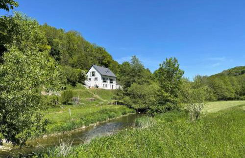Freistehendes Ferienhaus mit Kamin, Sauna, atemberaubenden Blick ins Tal, mehrere Terrassen, 1500qm Grundstück 1,6m hoch eingezäunt - Foto 22