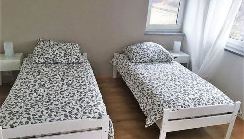 Tolle große Wohnung mit Kamin und Terrasse - Photo 3