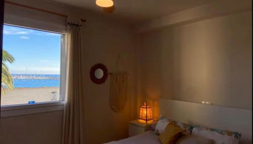 Beachfront, Sea views, Terrace and Parking! - Foto 5