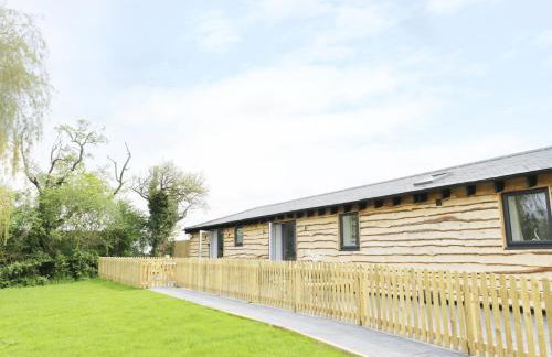 Willow Lodge - Photo 1