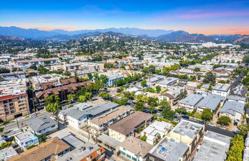 Modern 3BR Apt with Parking in Glendale - Foto 32