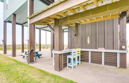 Canal-Front Coastal Getaway in Gilchrist with Deck - Foto 32