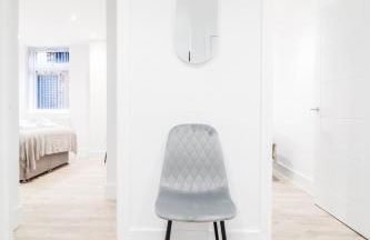 The Dashwood Suite - 2BR Modern Apt with Stylish Design Decor, Free Secure Underground Parking & 50" Smart TV - Foto 9