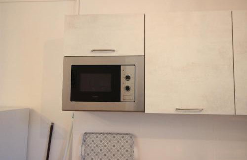 Les loges de Véro - RDC - Entièrement climatisé - Parking privé - Garage vélo moto - Rénové en 2025 - Classé 3 étoiles - 5 couchages - 2 ch - 1 canapé conv - WIFI - Boulangerie, petite restauration et restaurant à prox - À 5 mn du centre de Verdun - Foto 20