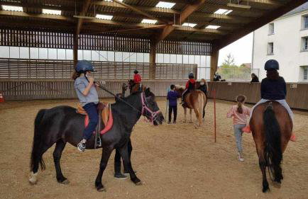 Airport Paris Eiffel Tower Center Roissy CDG - Foto 32