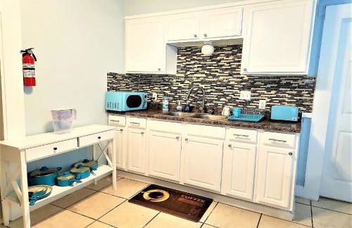 Furnished Home for Traveling Nurses, Corporate Stay Mid-Term Galveston-only 10Min to UTMB-7 Min to Cruise Port-1 Block to Beach Pleasure Pier- Large 3Bed-2Bath-7 Beds-CasaAzul 2605B - Foto 27
