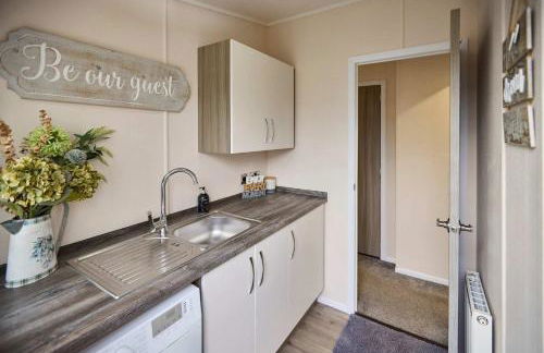 The Yorkshire Burrow Lodge with Hot Tub - Foto 8