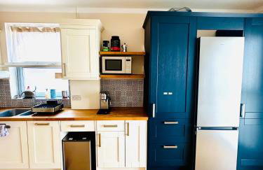 Large Double Room with Private Bathroom West Zone 3 Free Parking - Foto 16