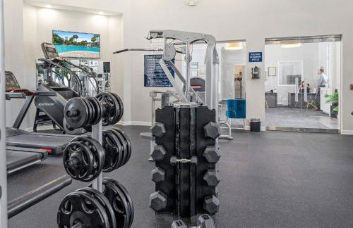 Modern 2BR2BA Pool Gym Near Airport #8 - Foto 22