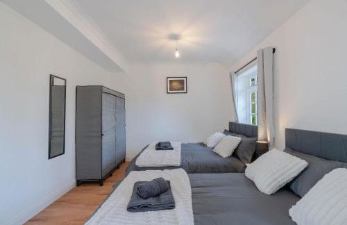 Cosy 3BR House by D3 Short Stay, Sleeps 8, Free on-site Parking & Garden - Foto 23