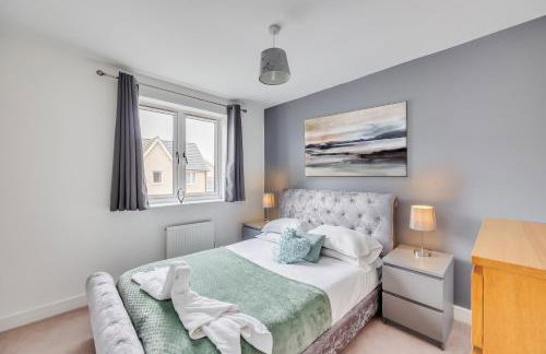 Detached 4 Bedroom 2 Bathroom House - Driveway Parking, Fast WiFi and Smart TV by Yoko Property - Foto 13