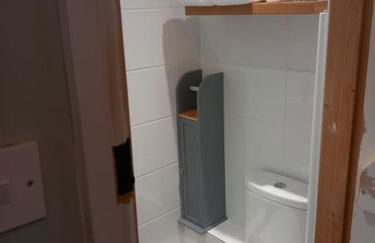 The Nook- Cotswold guest room - Photo 2