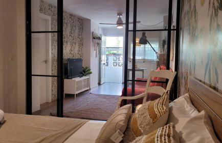 "COZY HOME", TERRACE, PARKING and POOL - Photo 14