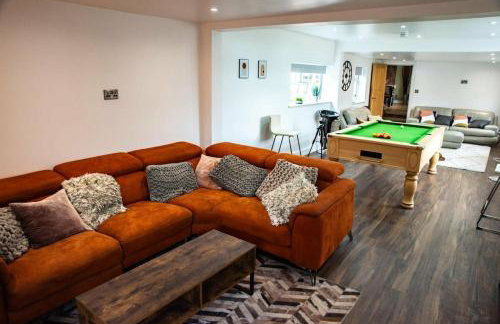 5 Bedrooms, Pool Table, Sleeps 10, Contractor Stays, Family Gatherings - Secure Free Parking - Foto 13