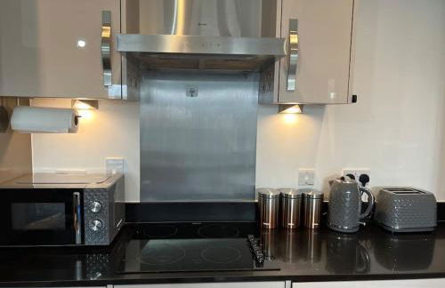 Dartford Lux Stay 1 bedroom apartment- free parking next to station - Photo 7