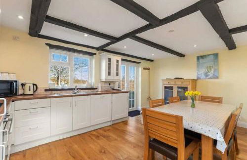 Meadowsweet Cottage Jacuzzi Edition - Photo 16