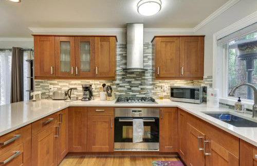 Lake Oswego Home with Deck 9 Mi to Downtown Portland - Foto 8