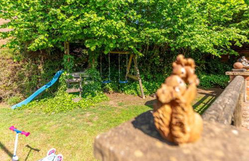 Squirrel Barn - Family Getaway Pass the Keys - Foto 34