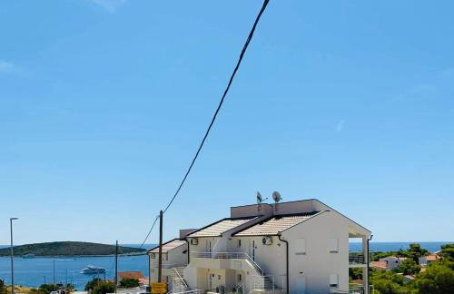 EllaVis Apartments - Photo 3