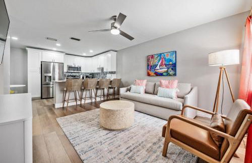 Waterfront Family & Pet Friendly for 8 2BR1BA - Foto 1