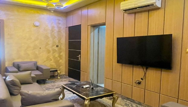 Nduson Crown Apartment - Photo 3, Room