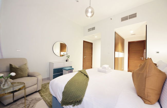 Luxury StayCation - Spacious Apartment Amidst Lush Green Parks - Photo 7