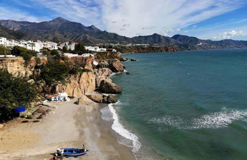 Ático fresco y luminoso con aparcamiento privado - Foto 49