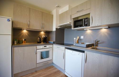 Les Marmottes-Centre-ville-Terrasse & Bois- T2-Premium-Parking couvert-Netflix-6 pers - Foto 3