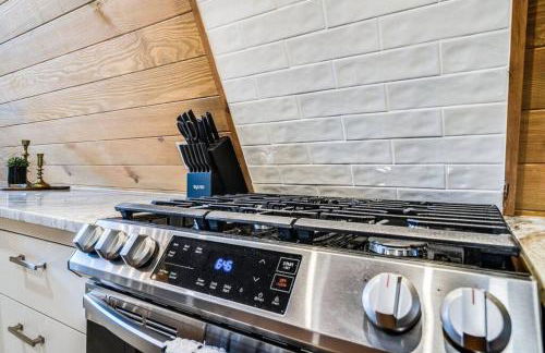 Modern A-Frame Cabin by Rip Van Winkle with Hot Tub - Foto 20