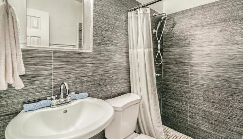 SII 1 Bedroom Tropical GEM! - Foto 3, Shower