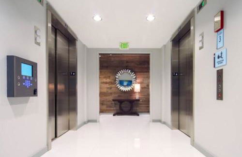 The Luxe -Highrise, Balcony, Year-round Pool, City View! - Foto 21