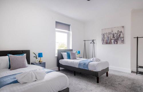 Recently renovated stylish home parking - Pass the Keys - Photo 30