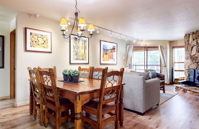 Inviting Mountain Retreat Steps From Ski Lifts! - Foto 2