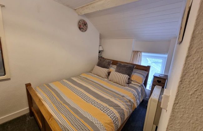 2 Bed House - Sleeps 3 - Garden - Parking - Wifi - Photo 4