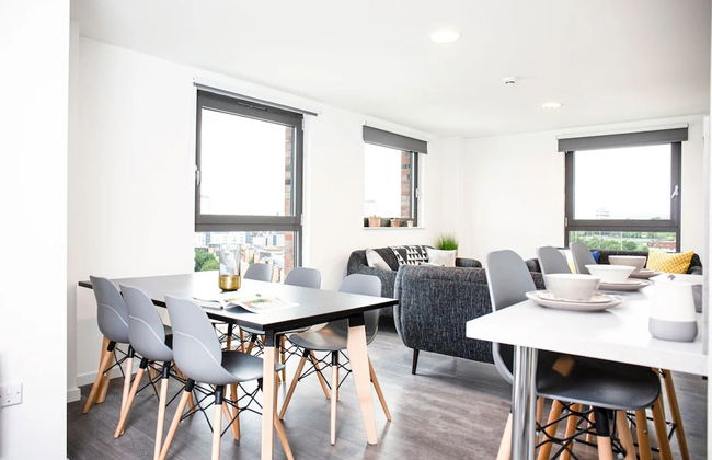 For Student Only Canvas Glasgow - Photo 29