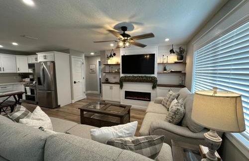 The Country Club Cottage NEW! Space Coast Entire Home! Plenty of Parking! - Foto 24