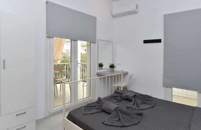 The Local House - Photo 6