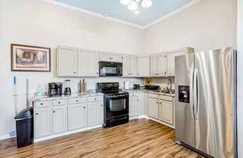 Penthouse on Claiborne - Foto 5