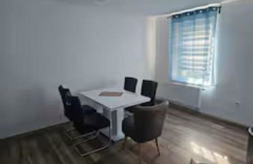 Schöne Vollausgestattete Monteurs- Gästewohnung nähe Raffinerie Leuna und Geiseltalsee 0305 - Foto 2