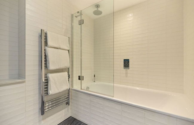 The Southwark Heights -modern 3-bedroom Flat With City Views - Photo 13