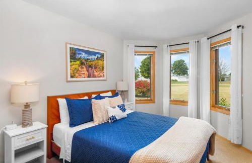 Charming Sister Bay Home Backyard Oasis & HotTub - Foto 33