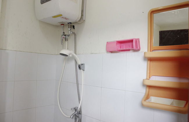 Minimalist 2BR Apartment at Gateway Ahmad Yani Cicadas - Photo 14